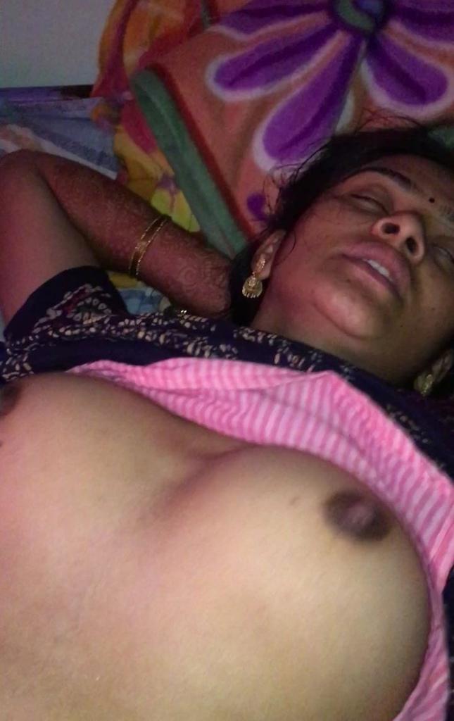 DavidJo56337317's tweet photo. @GayuVijay8 Unoda tha nakkum podhu 👅👅👅💦💦 https://t.co/pEL9pq4TJA