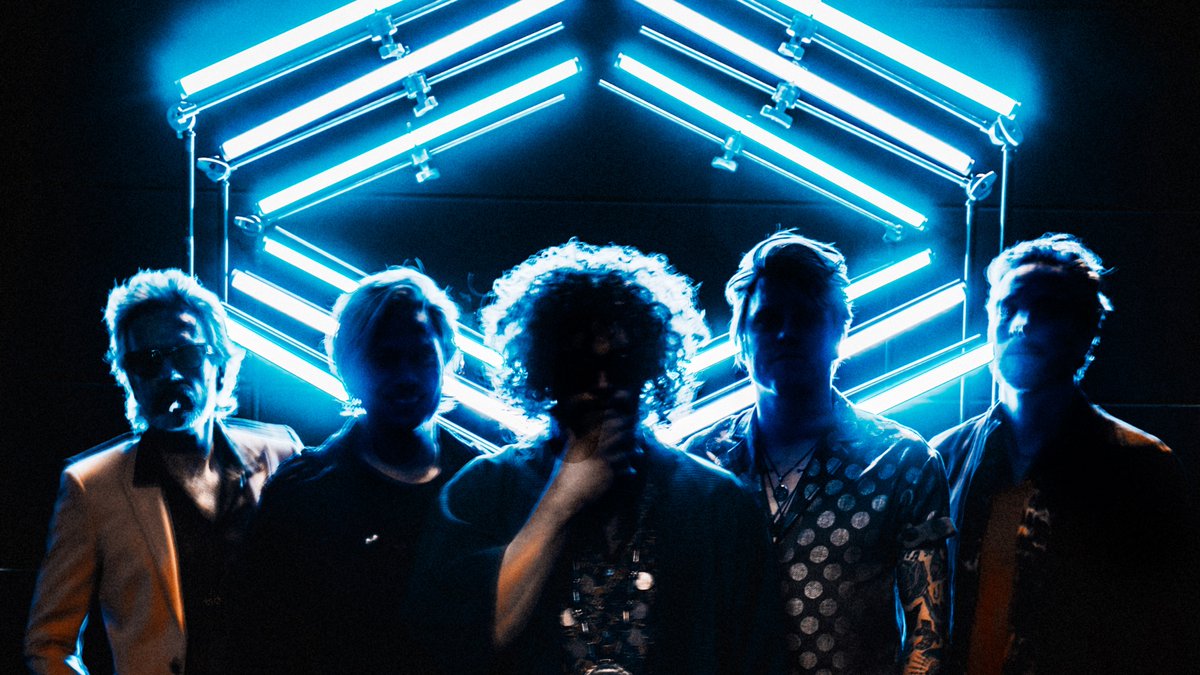 ON SALE! Tickets voor ons livestream concert op 06-06 vanuit Het Nationale Theater in Den Haag zijn vanaf nu verkrijgbaar via DI-RECT.com 💥🙌