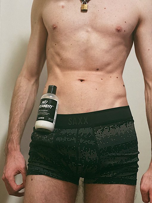 Am I doing it right? #ShampooBottleChallenge https://t.co/UCqIJ4HiIH<a href="/tag/shampoobottlechallenge"class="tags">#ShampooBottleChallenge</a>