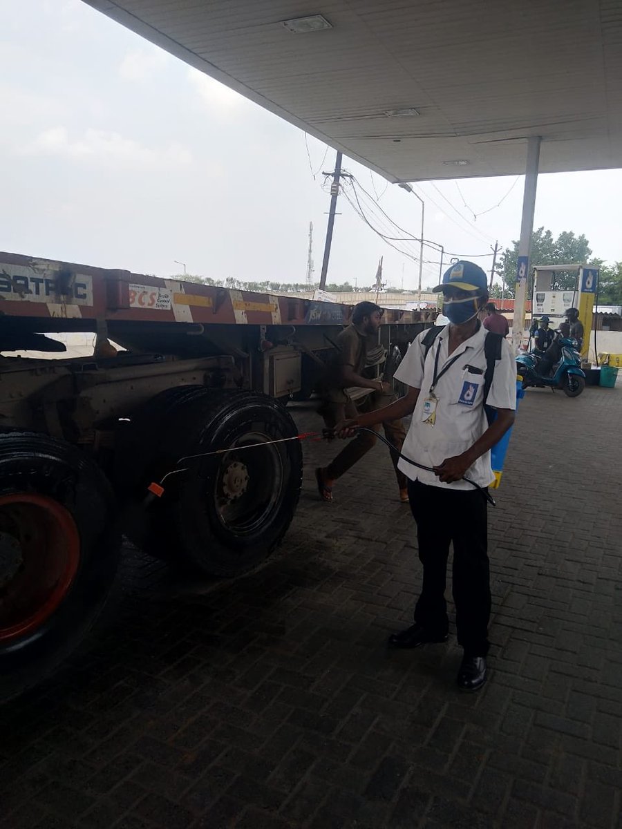 CbeRetailBpcl's tweet photo. Our NH-544 Dlr ELANGO Fuels leaving no stones unturned to ensure safety of our customers. Sanitizing the drivers’ cabin and other sensitive zones of the vehicle using chemical solutions. #safetyfirstsafetymust. #iprotectyouyouprotectme @BPCLimited @BPCLRetail @bpclcbe @8singhi https://t.co/9mKarbbTIR