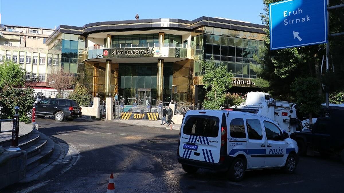 Seçilmişlere ve belediyelere yapılan kayyum ve kıyım siyaseti demokrasi ve birlikte yaşama iradesine vurulan darbedir.