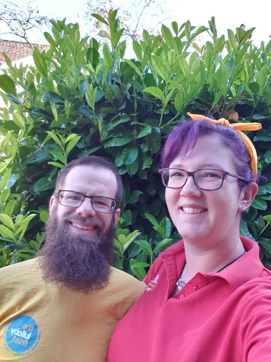 Lucie84's tweet photo. Wearing yellow for the @LullabyTrust #yellowyourself https://t.co/JugDA66Qq3