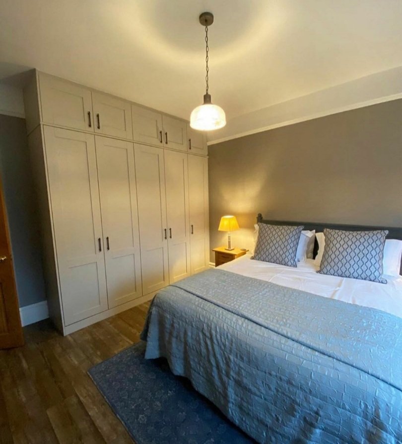 JpdwCarpentry's tweet photo. A lovely tall set of wardrobes fitted a while back in swansea. https://t.co/yg29AhbKFC