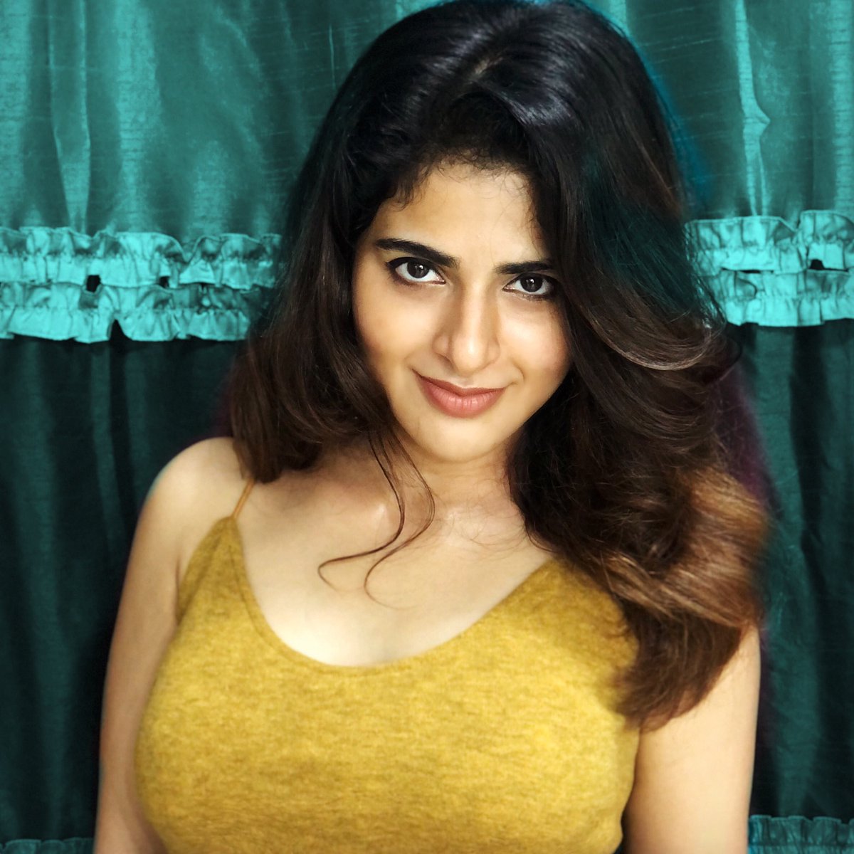 Ishmenon's tweet photo. Yessss!!! You are right . I am looking at you, into you 👀 https://t.co/COvfiujJiM