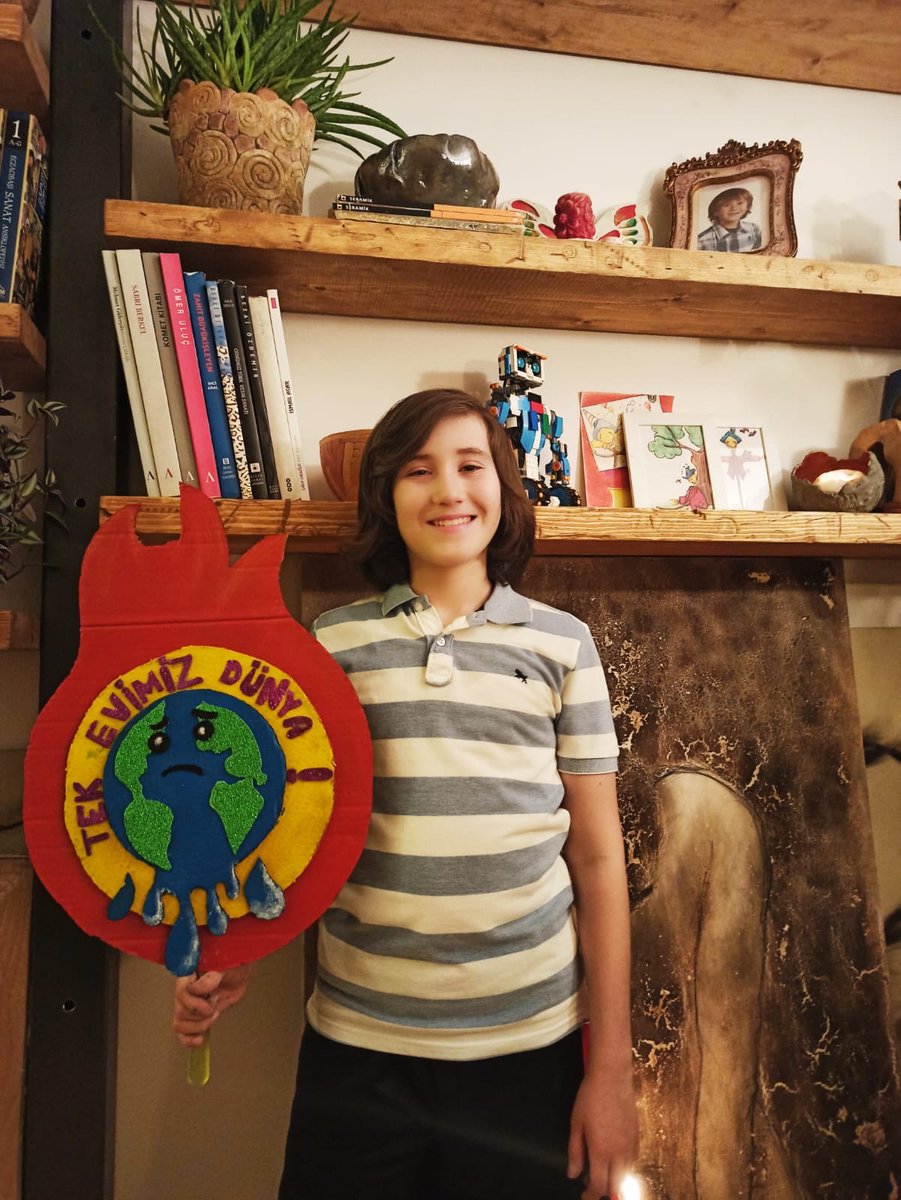 burhanyazgan's tweet photo. Hepimiz doğanın bir parçasıyız ve onu korumak hayatı korumaktır! Dünya İklim Günü kutlu olsun. 🌍♻️ #dünyaiklimgünü #iklim #tekevimizdünya #bahçeşehirkoleji https://t.co/VLpjVDfBKx