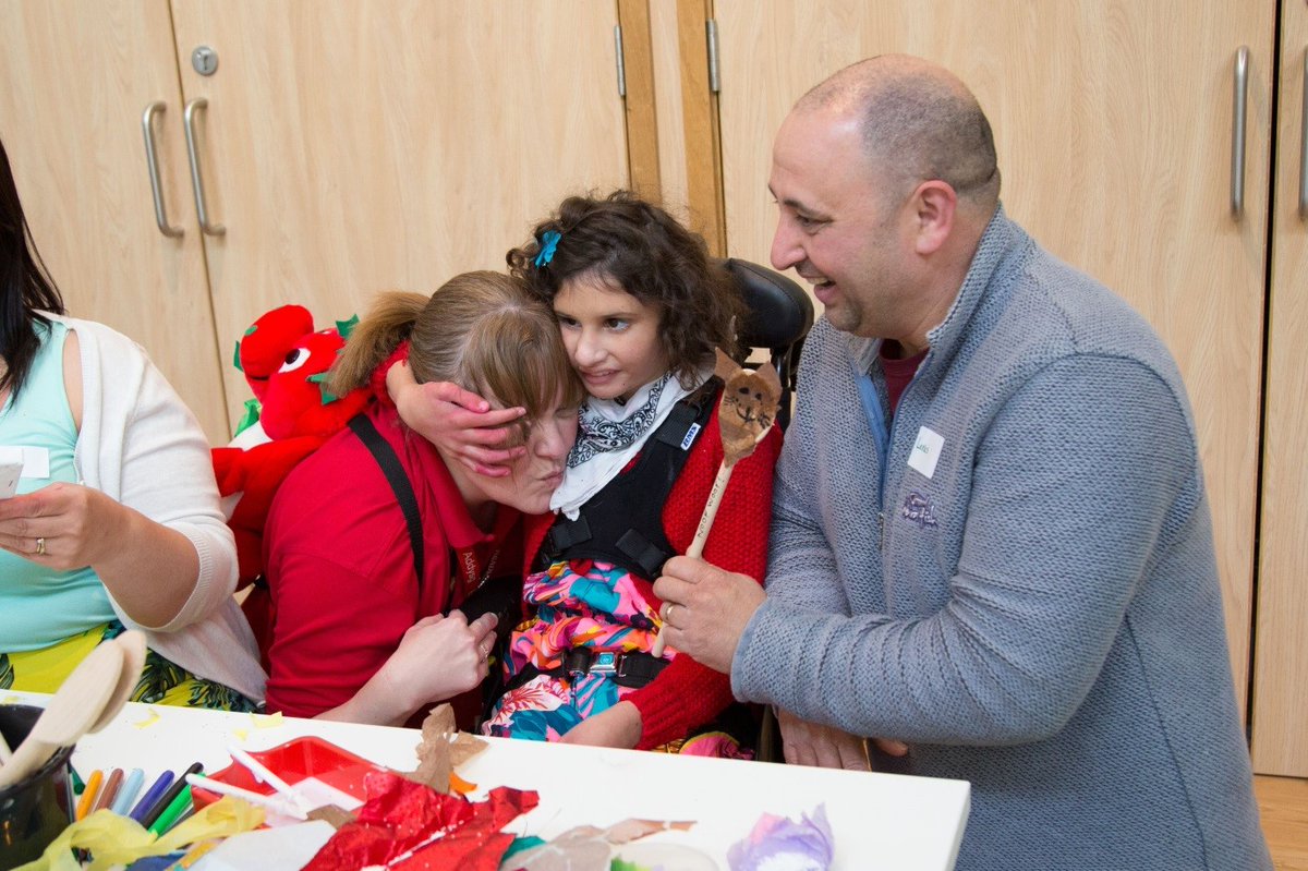 Amgueddfa_Learn's tweet photo. Ar #InternationalDayOfFamilies, hoffem edrych yn ôl ar ein gwaith gyda @tyhafan ar ein rhaglen a ariennir gan @childrenandarts Start Hospice Programme a rhannu rhai o'n hoff weithgareddau gyda chi wedi eu hysbrydoli gan ein dyddiau teuluol https://t.co/ezptHdjbts