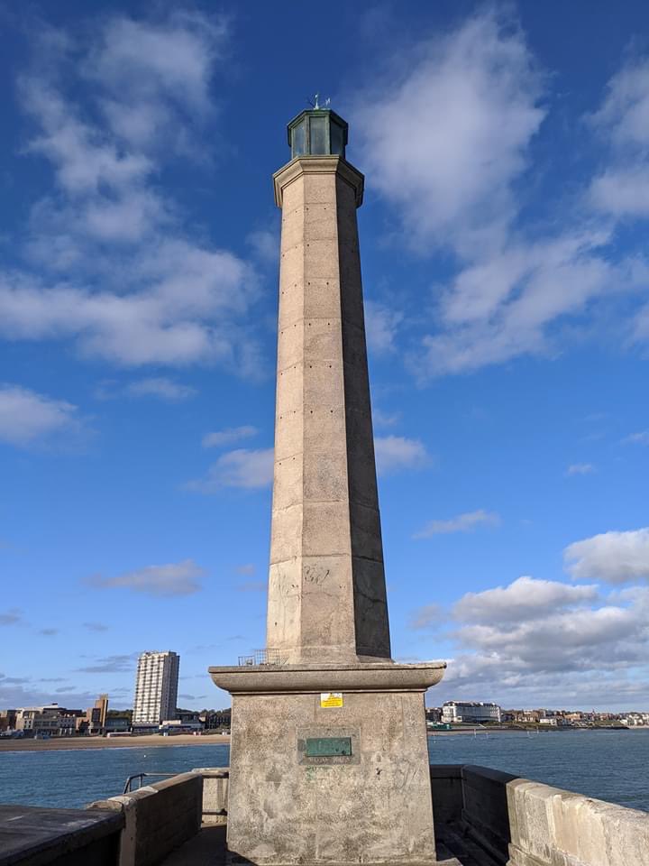 peterdav2000's tweet photo. I extended my run this morning back past Cliftonville and down onto the Margate Harbour Arm. Such a beautiful morning! #margateharbourarm #dailyexercise #mrsbooth #ShellLady #margateharbour #lighthouse #margate https://t.co/P67lxFB1Xw