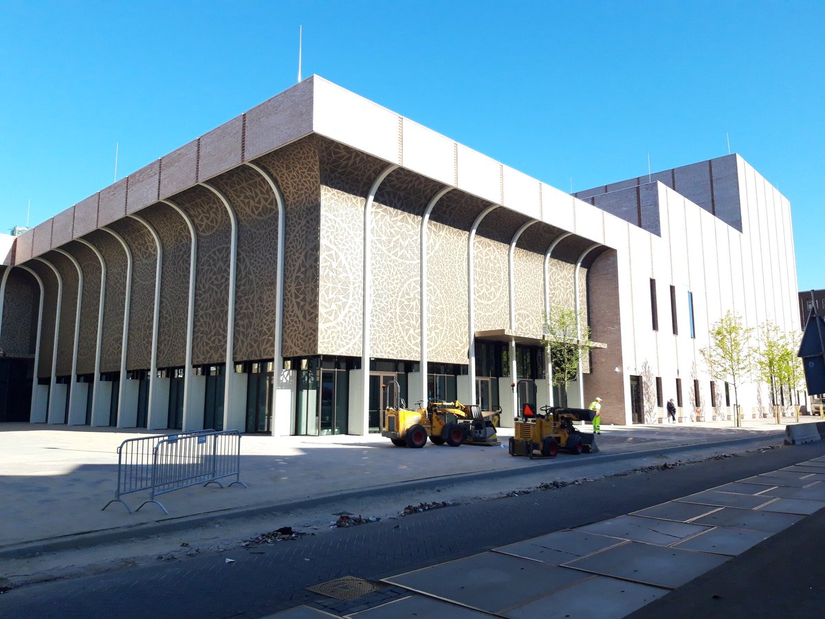 Beverwaard_Nu's tweet photo. De gemeente Rotterdam meldt in een persbericht dat het #Kunstenpand is opgeleverd. Het plein, waar het Kunstenpand gebouwd is, draagt de naam van een bekende schrijver, namelijk het Annie M.G. Schimdtplein! Een mooi en terecht eerbetoon aan haar. https://t.co/RSJ61ebidK