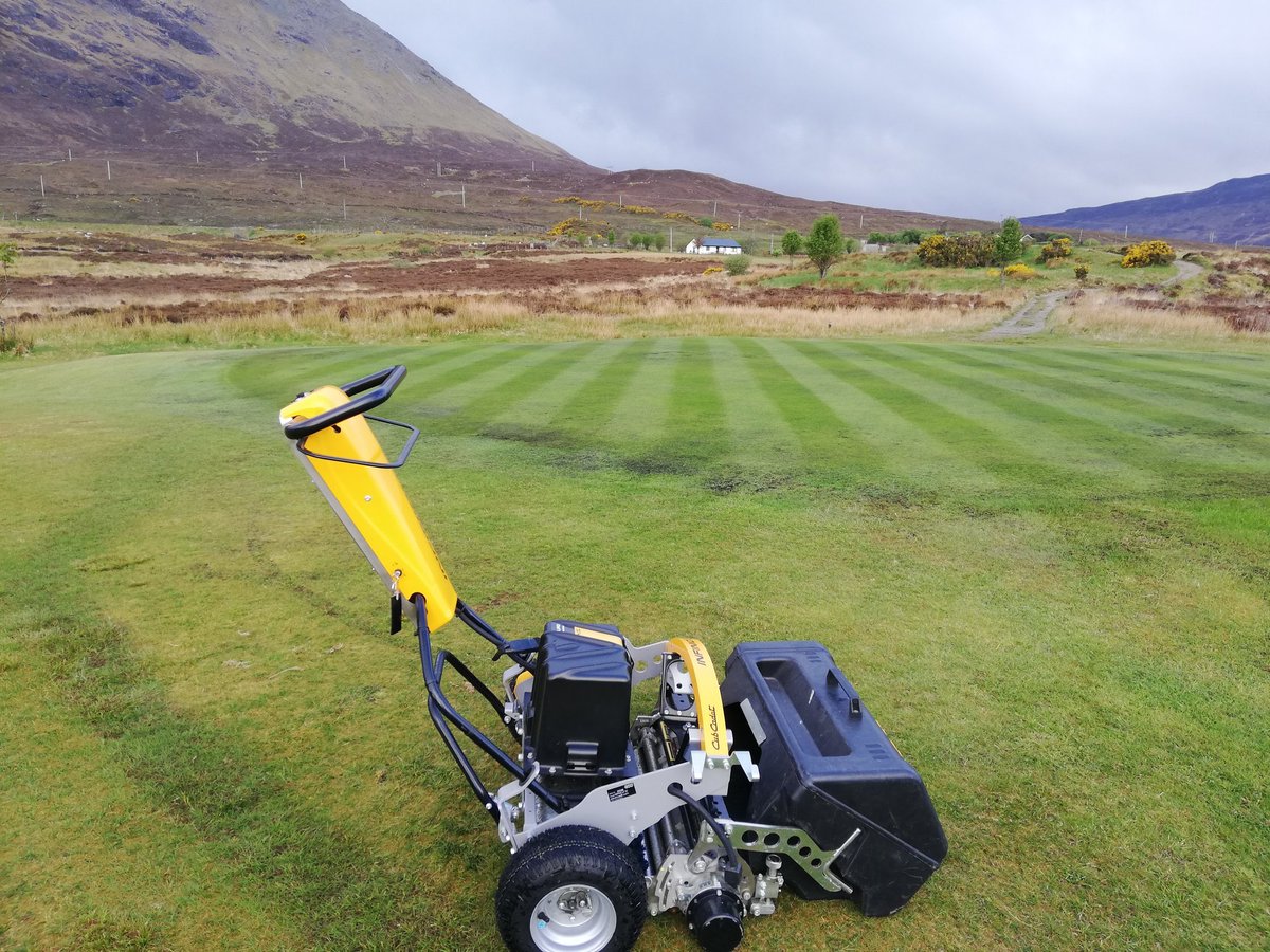 FriendsIsle's tweet image. What’s the Greenkeeper doing .....@HgkJohnc 

Last week's fertiliser application has attacked &amp;amp; killed the moss content on the greens. He’s very happy. In a few weeks He’ll verticut, over seed and topdress when possible. Cutting today at 4mm.