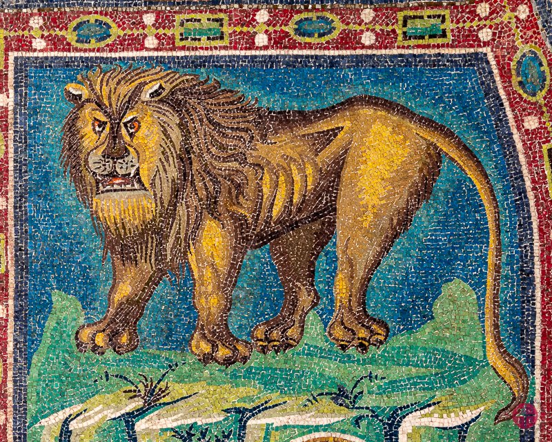 RavennaMosaici's tweet photo. oggi la @MuseumWeek 2020 ci invita a riflettere sul tema dell'#ambienteMW.
Iniziamo il nostro percorso con un leone, animale simbolo dell'evangelista Marco, appartenente alla decorazione della Basilica di San Vitale.
#RavennaMosaici #climateMW #MuseumWeek #MuseumWeekItaly https://t.co/4dcAElofFd
