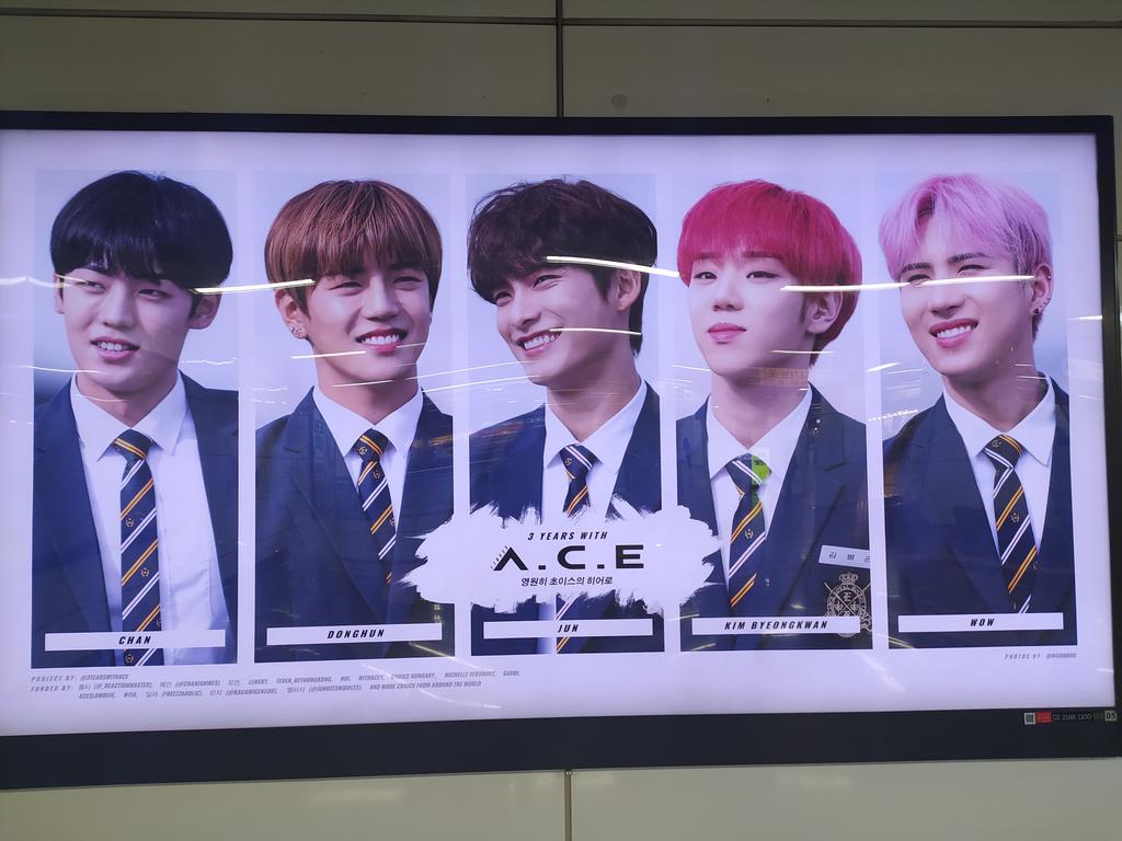 godsehdongchan's tweet photo. Finally went to see the ads for A.C.E 3rd anniversary!!! Thank you very much for making them, they're super pretty 🥺 @nebulens @3yearswithace
#에이스 #에이스데뷔3주년  #에이스함께_꽃길만_걷자 #3YEARSWITHACE #ACE https://t.co/Y6D0keigRV