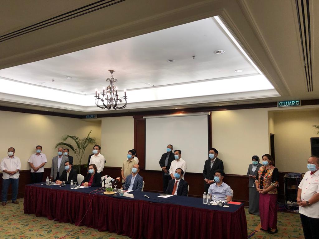 upkoexco's tweet photo. Presiden UPKO menyatakan pendirian terus berdiri teguh di belakang kepimpinan YAB Ketua Menteri mewakili semua parti kerajaan Sabah selaku Ketua Whip

Pemuda UPKO berdiri teguh Bersama @FelixJSaang @kennedyjohn2975 @TommyAmir3 @petrusconrad @CarlyeLaj @cmoosom @GaitSamsuddin https://t.co/ONbFuNbIS0