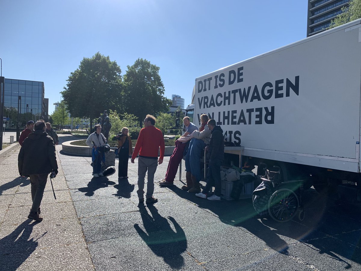 Weer op het provinciehuis <a href="/PSBrabant/">Provinciale Staten Noord-Brabant</a> voor debat met nieuwe coalitie. We zullen de geluiden van deze actievoerders ook laten doorklinken in debat vandaag!#ikwilwelcultuur