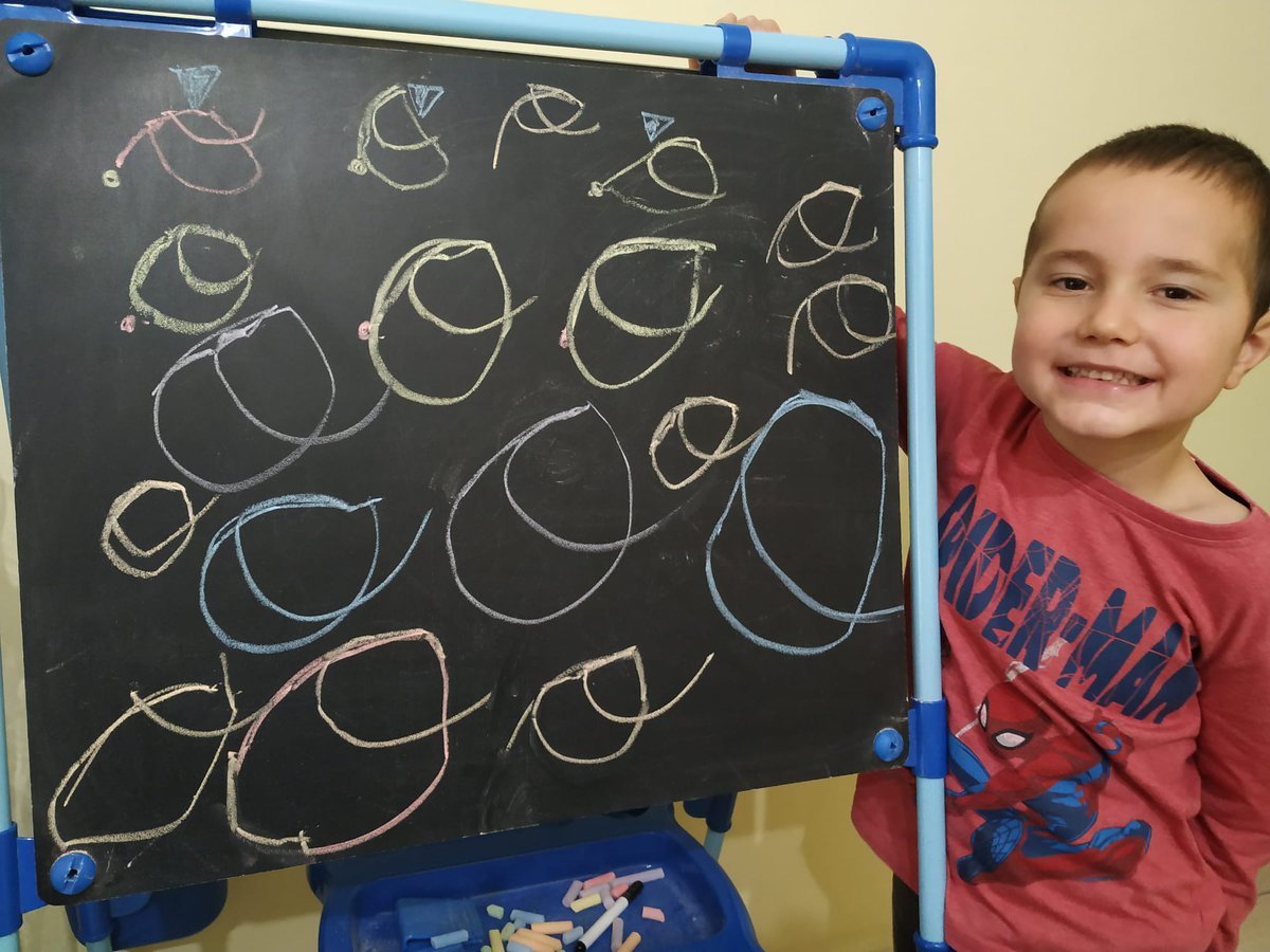 EscolaMontse's tweet photo. La classe Baldufes P4-A hem treballat la lletra O, reconèixer-la, saber quin so té i escriure-la. La veritat és que ho estan fent molt i molt bé i les fotos en són una prova!! Bona feina!!! #somMontserrat #rubiesquedaacasa #totsfemescola #familiaescolamontse  #rubicity https://t.co/2EdXvQ0Gym