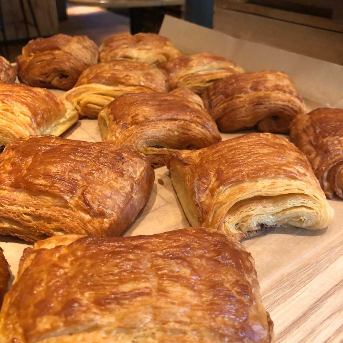 𝗖𝗕 𝘁𝗼 𝗚𝗼; our takeaway at Cail Bruich, 725 Great Western Road; serves pastries, sausage rolls, filled baguettes and freshly-brewed Tin Donkey coffee from 10 a.m. till sold out today and Saturday. 

Card or contactless payment only at 𝗖𝗕 𝘁𝗼 𝗚𝗼, please.