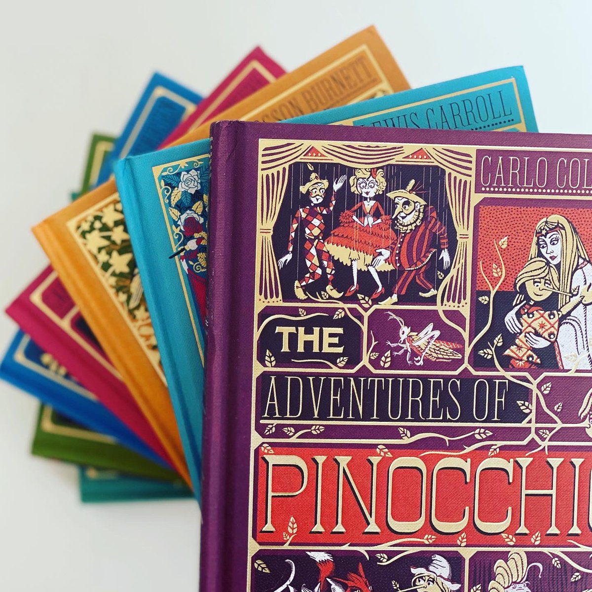 bookgiftblogger's tweet photo. Follow &amp; RT to enter our incredible #giveaway Win a set of these exquisite classics by @minalima as we celebrate the launch of #Pinocchio Thanks to @Harper360UK for the #prize #FreebieFriday ENDS FRI 15th MAY, 7pm UK 🇬🇧 only https://t.co/sxz8YY3OuB
