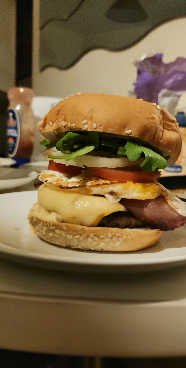 Edivandre's tweet photo. Chef day 👨‍🍳🍔
#hamburguer #gourmet #Dublin https://t.co/CfSIdIjnPR