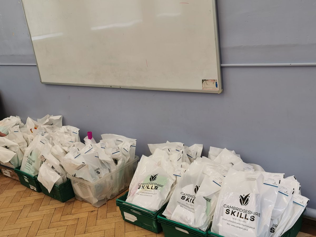 CambsSkills's tweet photo. Our team made over 170 craft packs on Wednesday for the community! These packs are full of materials that will soon be ready for distribution to those that could use the support most. A job well done! Thank you to all who have donated so far. #craftpacks #getcraft #cambsskills https://t.co/2e4RazIlAq