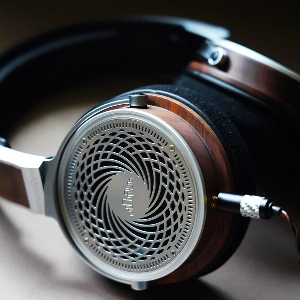 BgvpJapan's tweet photo. HarmonicDyne Helios オーペン型HIFIヘッドホンが登場！

バランスドケーブル
高品質な超軽量の材料
柔らかいイヤーマフ
16ohmsのインピーダンス
https://t.co/IsqcCjrlYF
RTとフォロお願い～拡散希望
＃Helios　＃ヘッドホン��＃オーペン型　＃低インピーダンス　＃駆動易い https://t.co/cpklxaQfH0