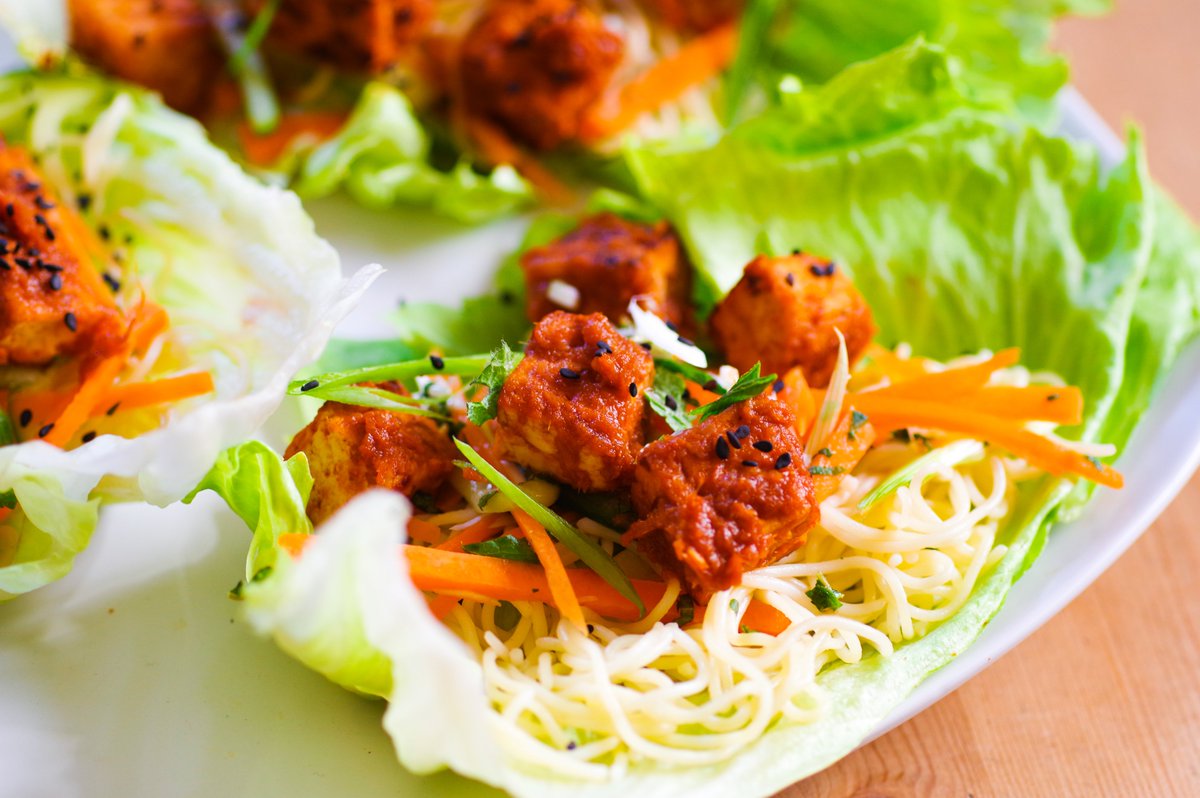 euphoricvegan's tweet photo. New! Spicy lemongrass tofu lettuce wraps 🔥 Recipe on the blog now! #vegan https://t.co/4wwKucNWXO https://t.co/8MyOopMymo