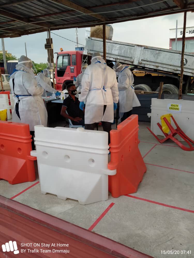 UPKZU1's tweet photo. Seramai 71 orang yang menjalani COVID-19 swab test (pekerja tempatan dan pekerja warga asing)
@MOWorks @CawJalanJKR @Zulakmal8 @PetraJayaMP @RuslanAbdAziz @CIDBMALAYSIA @JKRMalaysia https://t.co/FXvdjYqtuM