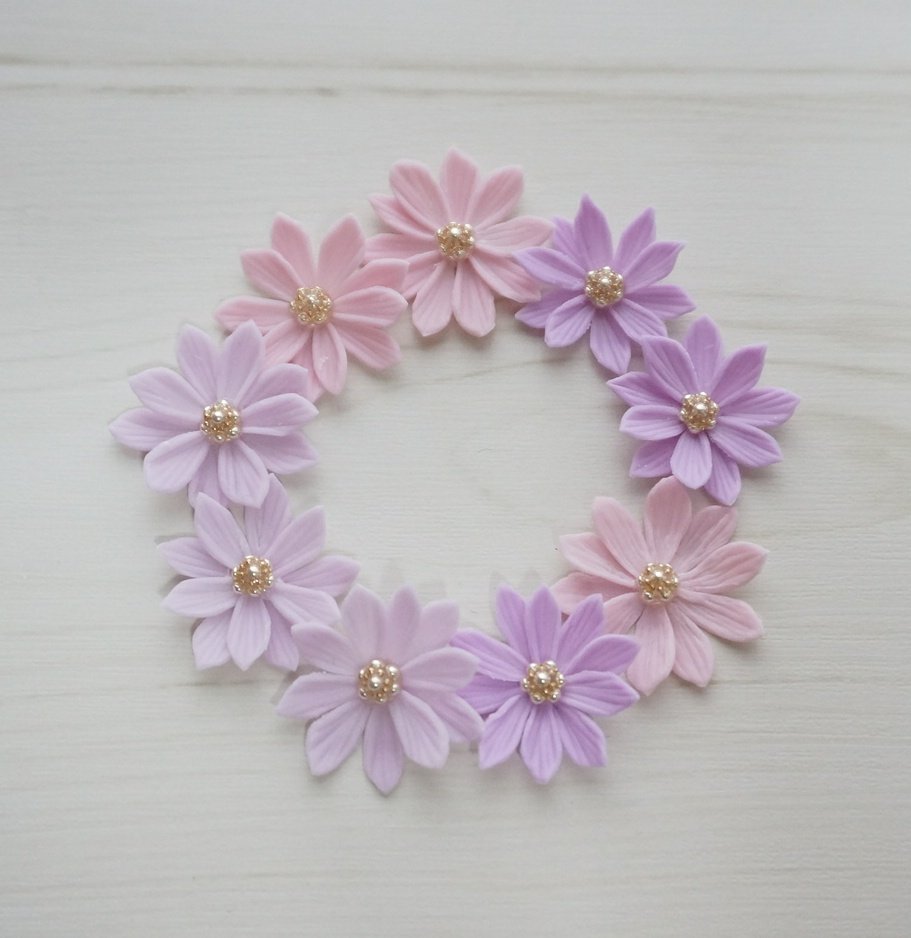 Hokkori Usagi 久々に粘土でお花パーツ作り 今回はミヤコワスレ 淡い色がキレイで好きな花 何にしようかな ハンドメイド Handmade ハンドメイドアクセサリー ミヤコワスレ レジン 樹脂粘土 樹脂粘土アクセサリー アクセサリーパーツ