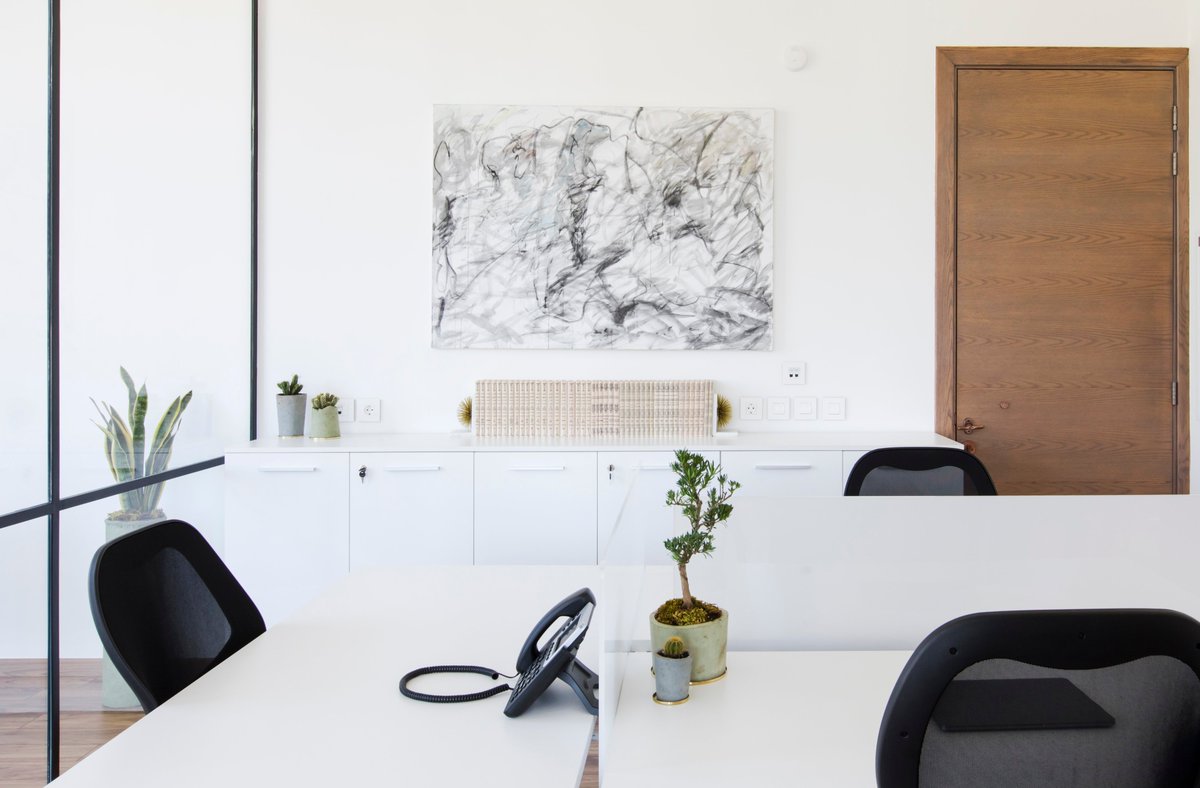 twig_collab's tweet photo. All materials lie in a neutral colour scheme of natural light wood finishes contrasted with crisp white planes and stark black trim glazing.
https://t.co/oEd5ulBX3X
#twigbits #architecture #design #beirut #light #open #office #officedecor #light #materials #interiordesign https://t.co/Z96ui01PL7
