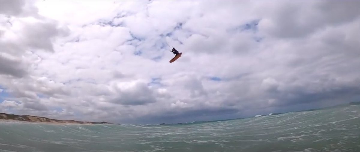 🤙🏼Retour à la nav en mode #PlageDynamique !
LA vidéo de mon Bro qui l'est tout autant⤵️
YOUTUBE➡️bit.ly/2T8hnRP
🎥 by Steph BALLOIS
#RidezSafe à très vite sur l'eau 
 #Athlète #handicap #inclusion #innovation #déconfinement #FenetreSurLaBretagne #TeamBallois💙