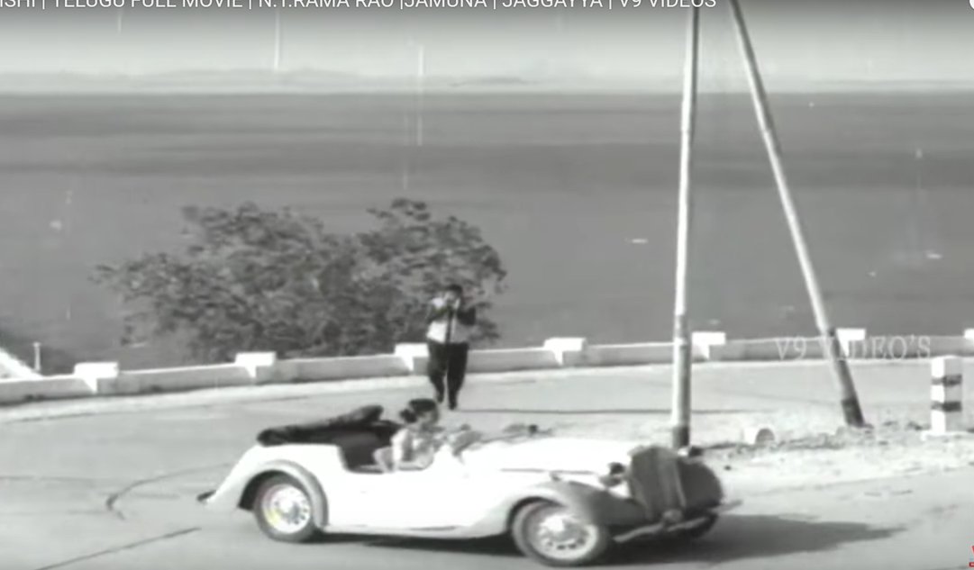 NTR driving Jamuna to Marina beach close to University of Madras (Triumph of Labour statue) in a rare 1946 Singer 9 Roadster. He picked her up from Nagarjuna Sagar dam apparently.Manchi Manishi (1964)These Singers were all exported and were quite popular with Indian royalty.