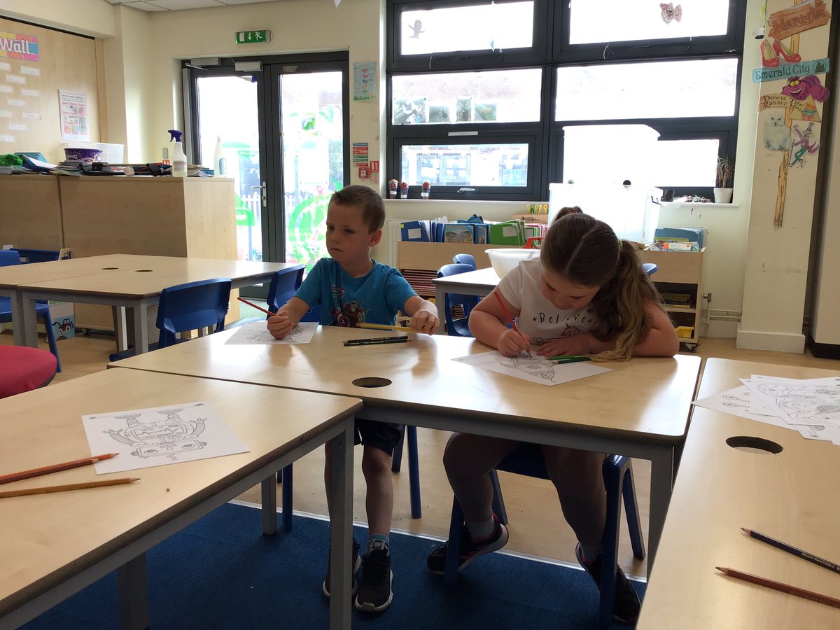 SHAWorksop's tweet photo. Competition time now, #ThreeMarkerChallenge
With your eyes ๐ closed ( no cheating) pick 3 different colouring pencils ( ask an adult to help. Then either colour in a ready made picture or draw and design your own.
We have just started ours. https://t.co/jkfqLclu5D