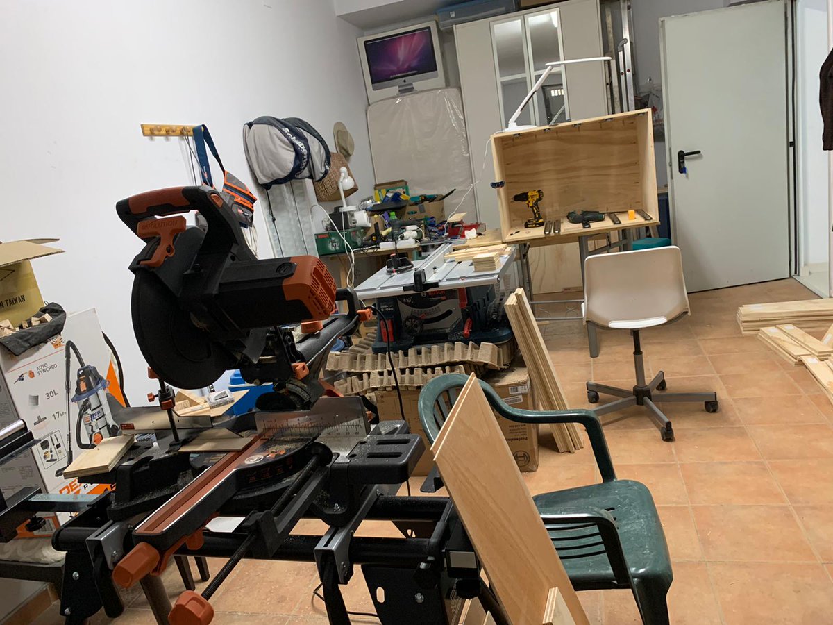 Spoulyy's tweet photo. A mi padrastro le ha dado por hacer un taller de carpintería como hobby, así que necesitáis o si conocéis a alguien que necesite muebles o cosas por el estilo porfavor habladme al md que a él le hace mucha ilusión y es muy barato :D

Porfavor dadle #rt para que lo vea más gente. https://t.co/FT75QYYrTM