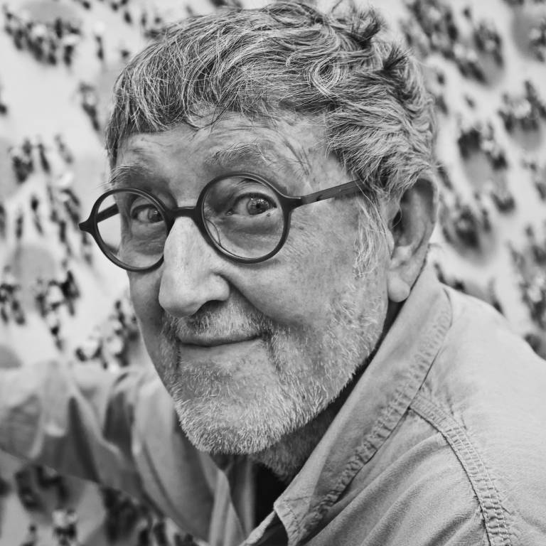 Speedmaster72's tweet photo. #ViernesDeArte
Hoy de madrugada falleció repentinamente el pintor valenciano Juan Genovés, a los 89 años.

Descanse en paz el autor del mítico cuadro "El abrazo", en el que plasmó el espíritu de la Transición española, ése que tanto se echa de menos hoy en día. https://t.co/it5RXSPsRV