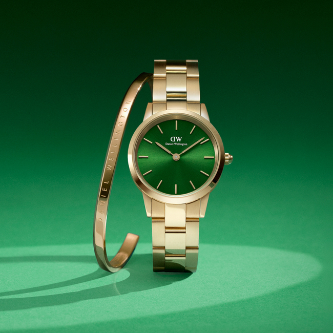 Renderen Onze onderneming pond Daniel Wellington on Twitter: "We need your help! We are thrilled to hear  all the positive feedback about our limited-edition Iconic Link with an  Emerald Green Soleil Dial. We therefore want to