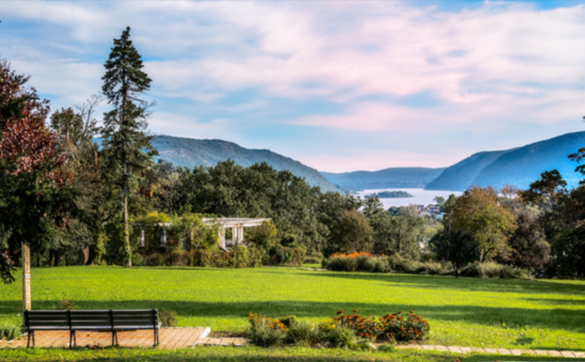 National Family Day!
Today is the perfect day to take a moment to be grateful for those you love. 
View from the top of Downing Park in Newburgh, looking south down the Hudson River, towards Manhattan. 
#newburghny #iloveny #hudsonvalley #nature #landscape_lovers #discoverearth