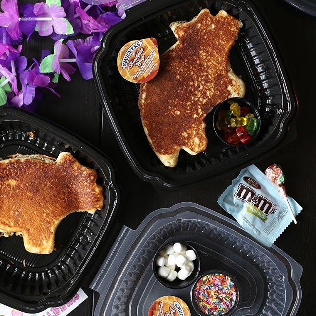 The kids need a lot of entertainment. And food. Get both for ONLY $5 - with our famous Dino Pancake Bar To-Go! Includes a dinosaur pancake, toppings, a small craft, and a treat! *Pick it up curbside at participating locations. Thanks for supporting your local Sunny Street Cafe! #