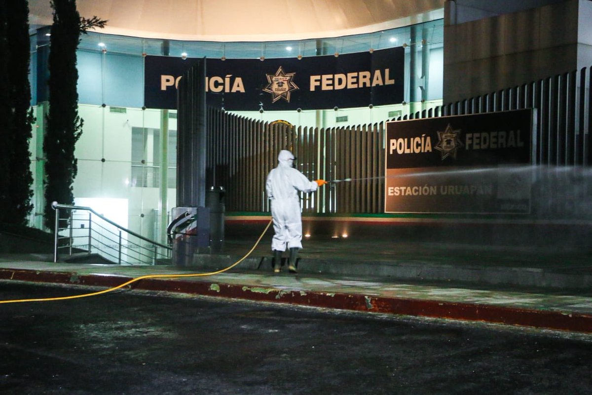 GobiernoUruapan's tweet photo. Abonando a un #UruapanResponsable anoche se llevó a cabo la 5a Jornada de Sanitización en más de 40 puntos de la ciudad, destacando colonias, calles, mercados y hospitales con la suma de esfuerzos de @CANACOUruapan @CanacintraUPN y @apeamac https://t.co/lEQOAnF2OV