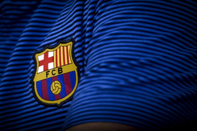 Déjà à Barcelone, Soriano avait poussé pour créer une marque interclub autour du club catalan.Un concept selon lequel toutes les équipes jouent sous une seule et même bannière quel que soit le continent.Toutefois l'idée se verra rejetée par la direction et les socios du club.