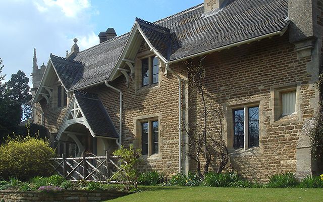 sash_windows's tweet photo. Take a look at these beautiful listed buildings (and their gorgeous #windows!) and find out more about how their windows can be upgraded to help minimise heat loss in these large, historic buildings; https://t.co/l51kBiIOX8

#BoxSash #SashWindows https://t.co/GNSaECJaYR