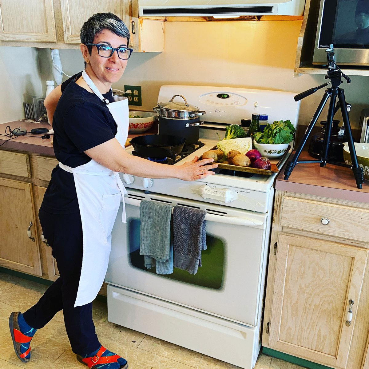 The market is a mess, stocks are tanking, but I've got a hot tip for ya! Don't touch that 401K. Invest instead in CHICKEN STOCK. Turn those leftover scrappy bones into gold; golden, delicious and utterly useful. LIVE today at 3:00, on youtube.com/funnypeoplemak…