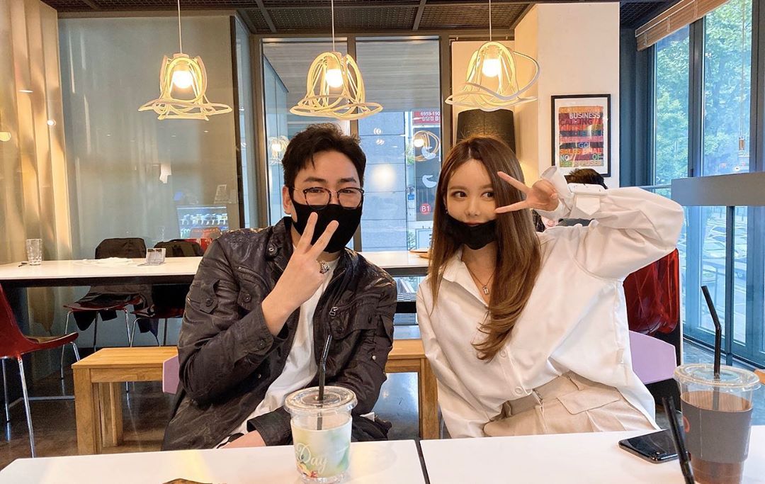tarafansubfr's tweet photo. [PHOTOS] theycallme.jake IG Update #QRI #큐리 #티아라 (150520)
L'un des premiers artistes à rejoindre #stari, #Qri de T-ara. Un grand merci à #flowsick d'avoir joint #stari!
Un projet passionnant à venir bientôt! #secret pour l'instant 🤔
@/qtfreet https://t.co/ilvKFpMGGK