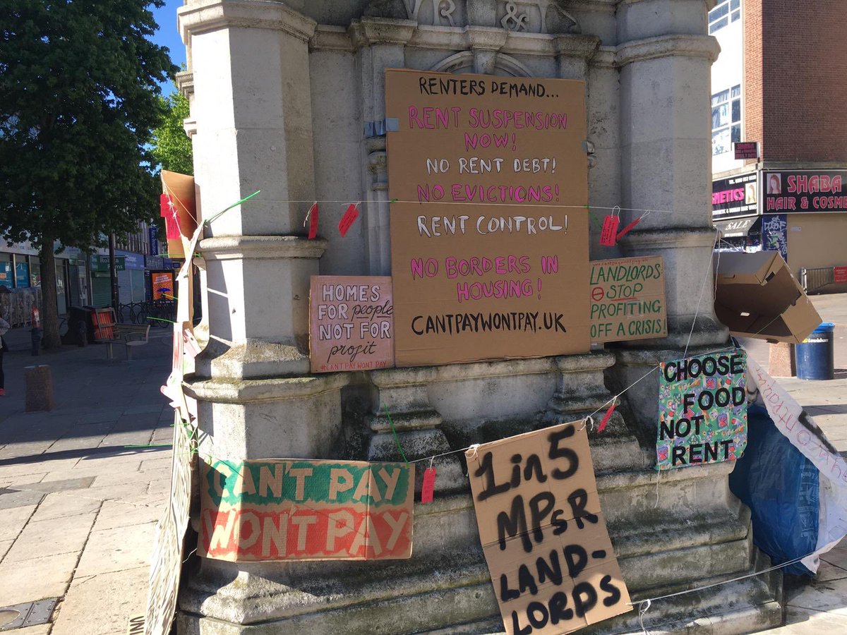 nadiaiona's tweet photo. 📣📣📣Lewisham @LDNRentersUnion members getting our demands heard in the era of social distancing.

✊🏽Join us https://t.co/OdiiJtZZzG 
#cantpaywontpay #suspendrent https://t.co/1HKMeOs0I9