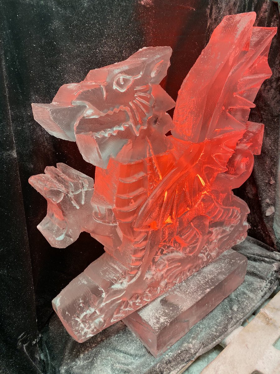 JohnIceAgency's tweet photo. Post pandemic mess party planned???? Vodka Ice Luges are perfect addition!!! See https://t.co/Zqz6J0NRaf #RMAS #warminster #Tidworth #sandhurst #aldershot #summerball #scotsdg #toptable #messdo #armylife #christmasball #larkhill #chivenor #lulworthcamp https://t.co/utx7RpMTW7