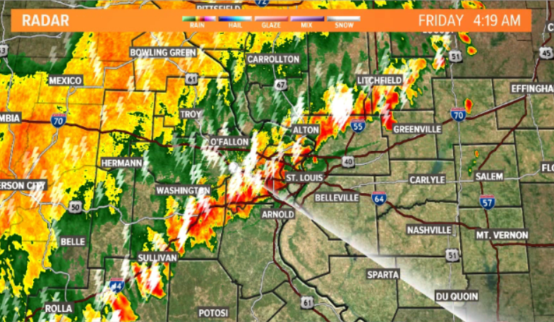 WthrmnSlaughter's tweet photo. 4AM UPDATE: Storms will produce heavy rain, lightning and thunder and gusty winds (20-40 mph), but nothing "severe." Still have a Severe T-storm Watch until 6am. #TISL #STLwx #STLouis #STLstorm #STLrain @ksdknews https://t.co/yVcbtWTIsH