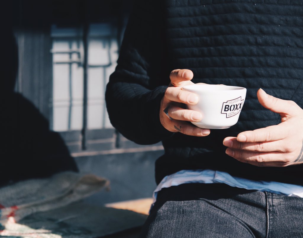 Güneş yerinde. ☀️
#boxxcoffeeroasters #evdekal #hayatevesığar #boxxruhu #specialtycoffee #itsafruit #niteliklikahve #sca #roastery #roastingcoffee #specialtycoffeeassociation #bettercoffee #coronavirus #stayathome #stillroasting #sampleboxx