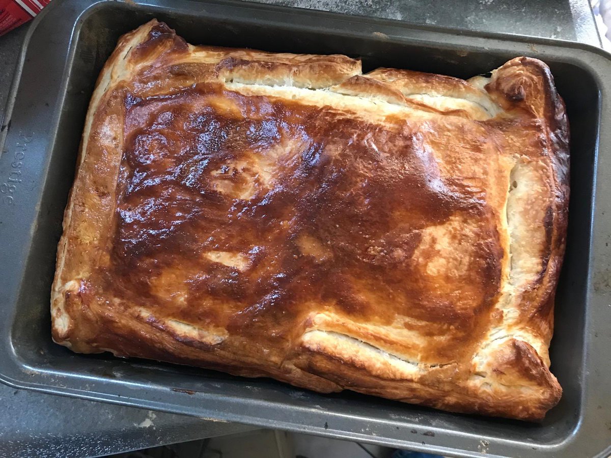 Dougal_the_Lab's tweet image. Mum has baked a Bacon &amp;amp; Egg pie. 

I present ‘An Illustration of Pi = 3.14 (slices)’.

🥓🥚🥧😋😋 #LockdownMaths #LockdownPie #LockdownBaking