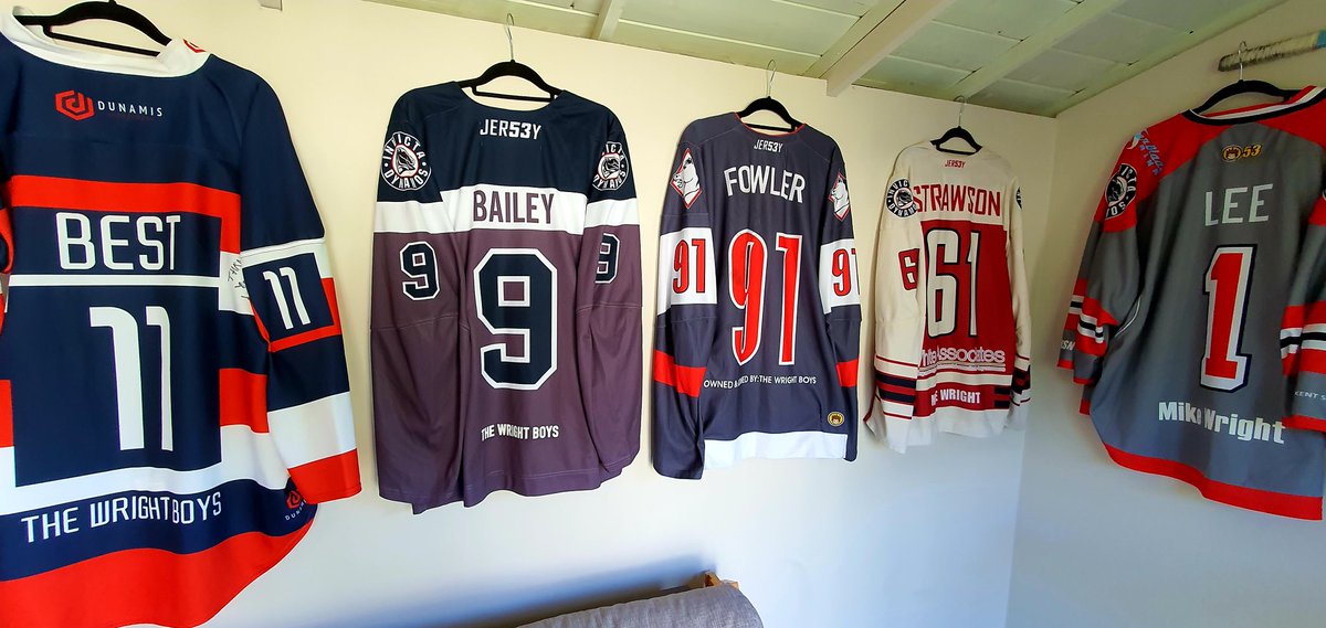 detroit97's tweet photo. It's a back to front kinda day here in the Wright house. Fancied a change so switched my sponsored @InvictaDynamos jerseys around. @mlee_1 @ArranStrawson @Bailey19Scott @Callum_best11 #MosFamily https://t.co/FFaoClBUEb