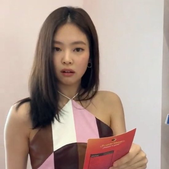 user41227's tweet photo. Jentle Home vlog
+
NEW JENNIE MEME 😧

HAHAHAHAH
#JENNIE @ygofficialblink https://t.co/oZQMr173r9