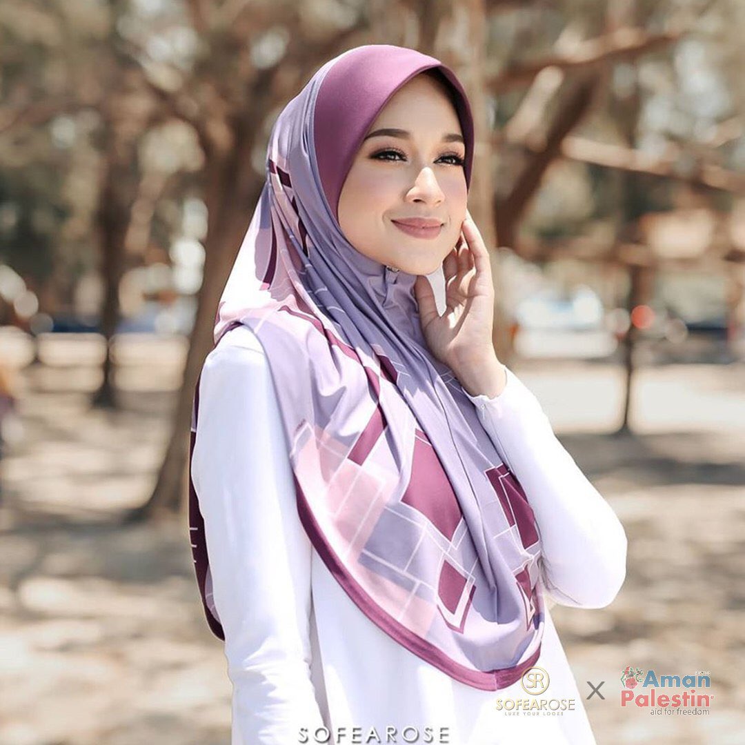 AmanPalestinMY's tweet photo. #sofearose | 📦NAK HADIAHKAN APA UNTUK ORANG YANG TERSAYANG? 📦
.
😱 Raya dah dekat, tapi belum beli apa-apa lagi untuk yang tersayang!
.
🎉Peluang Bergaya sambil Beramal bersama #SofeaRoseXAmanPalestin dalam kempen #AMAN10!!!
Jom dapatkan info!
https://t.co/W7yL2qt4EB https://t.co/oeARM3FEIC