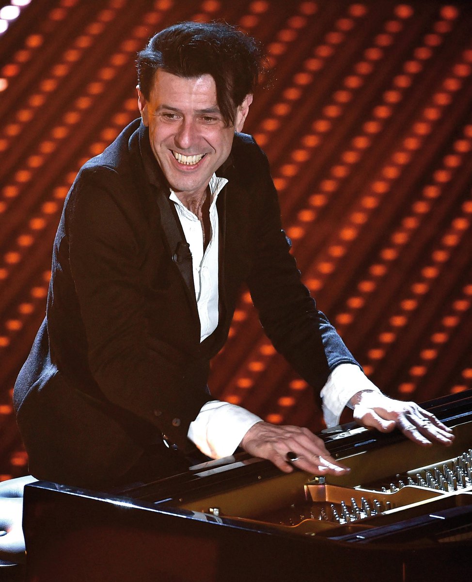 MatteoPerrone8's tweet photo. "Sono un uomo con una disabilità evidente in mezzo a tanti uomini con disabilità che non si vedono."
Grazie di tutto, Maestro #Maestro #eziobosso https://t.co/g3R1mXZXEE