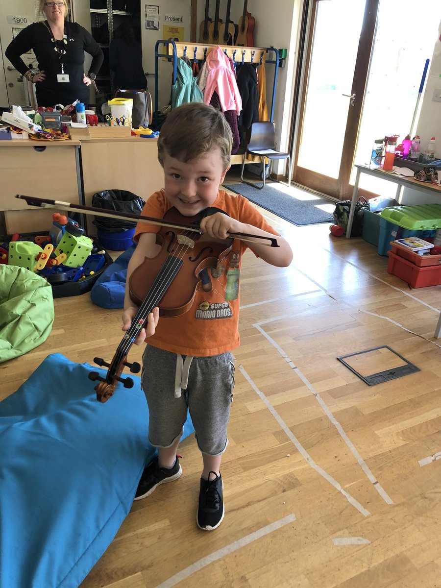 MrsCField1's tweet photo. @Temple_Sutton we were very lucky to have the opportunity to stream a live session with members of the BBC Symphony Orchestra. The children were inspired to have a go at playing some instruments. 😊🎻 https://t.co/BeqLYSjReg